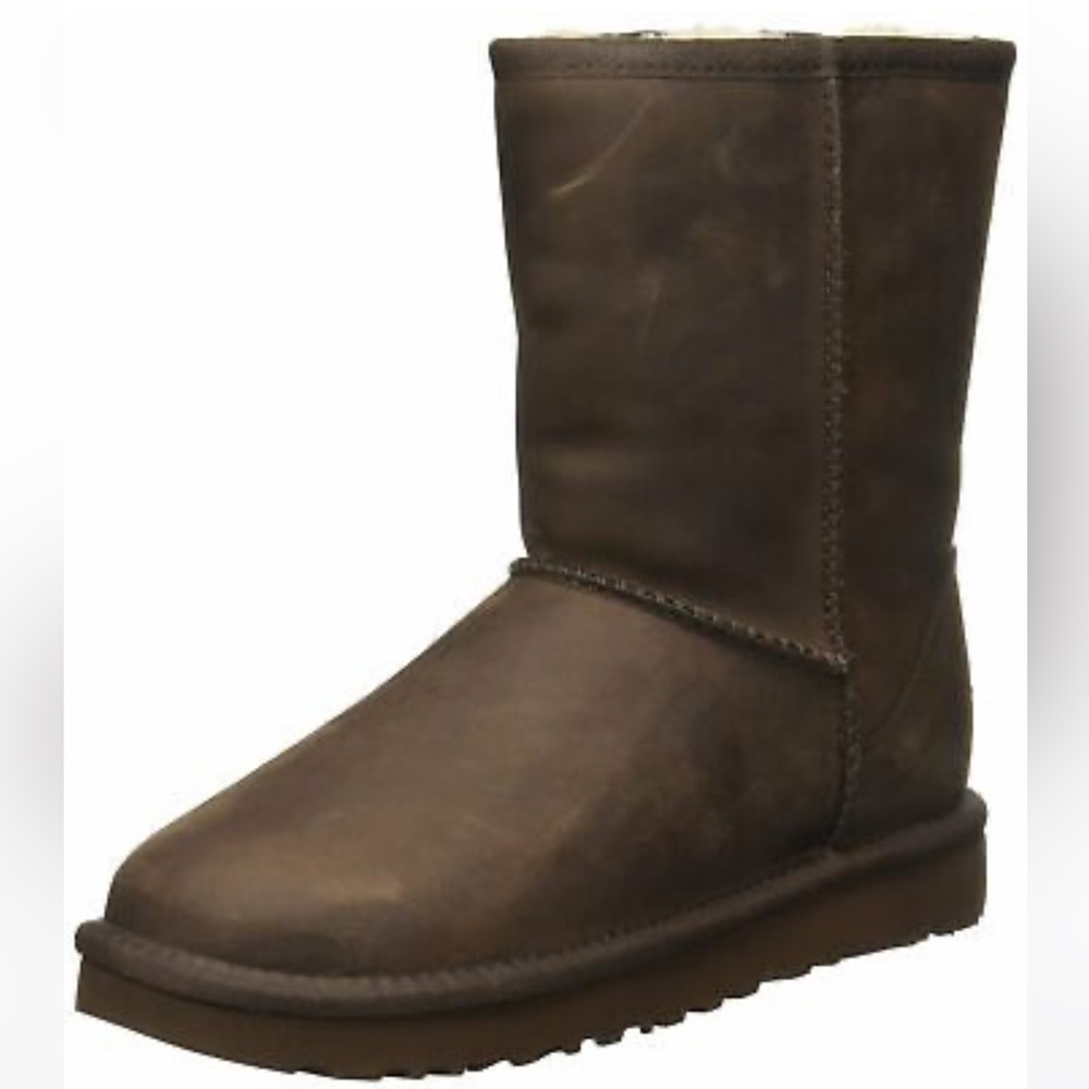 NEW! UGG brown leather classic short boots.